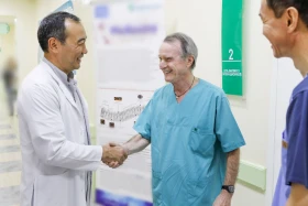 Италиялық  профессор Алматыда бірегей ота жасады - фото 16