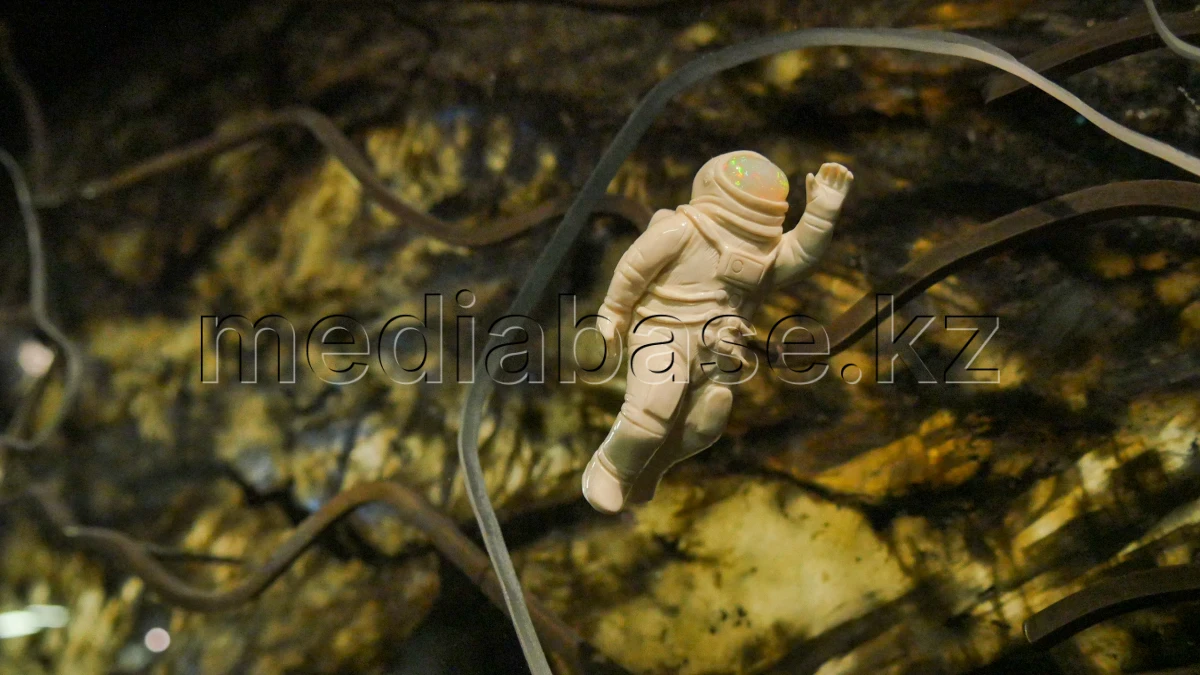 Шымкенттік мүсіншінің «Тұтылу» туындысы Санкт-Петербургте «Эрарта» сыйлығына лайық танылды - фото 1