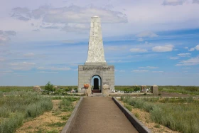 Памятник Енлик-Кебек - фото 5