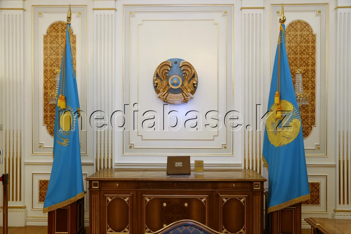 Как выглядел рабочий кабинет Нурсултана Назарбаева - фото 1