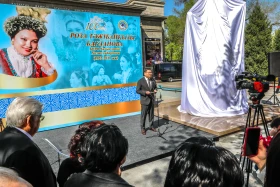 Алматыда опера әншісі Роза Бағлановаға ескерткіш ашылды - фото 6