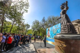 Алматыда опера әншісі Роза Бағлановаға ескерткіш ашылды - фото 8