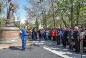 Алматыда опера әншісі Роза Бағлановаға ескерткіш ашылды - фото 9