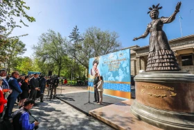 Алматыда опера әншісі Роза Бағлановаға ескерткіш ашылды - фото 11