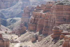 Шарын каньонындағы қорғандар аңғары: табиғат – тамаша сәулетші - фото 1