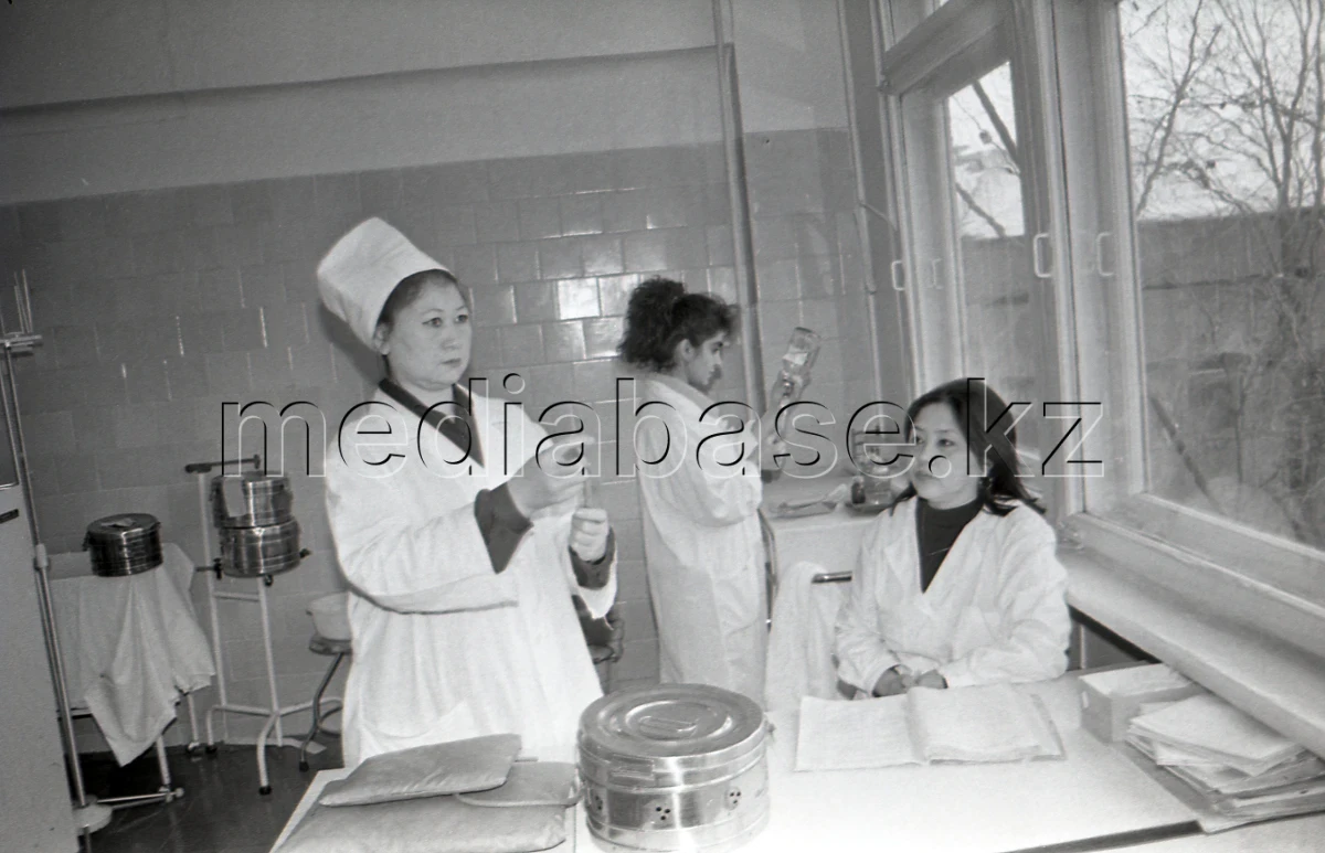 Алматыда өз қызметкерлері мен пациенттерінің күнделікті өмірін көрсететін медициналық орталық - фото 1