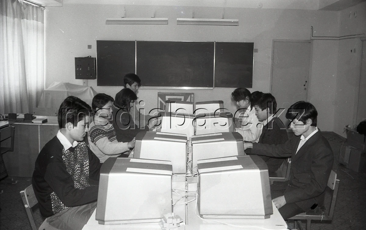 Алматыдағы №143 мектептегі компьютерлер - фото 1