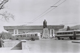 Алматы: Абай алаңы 60 жылдары - фото 1